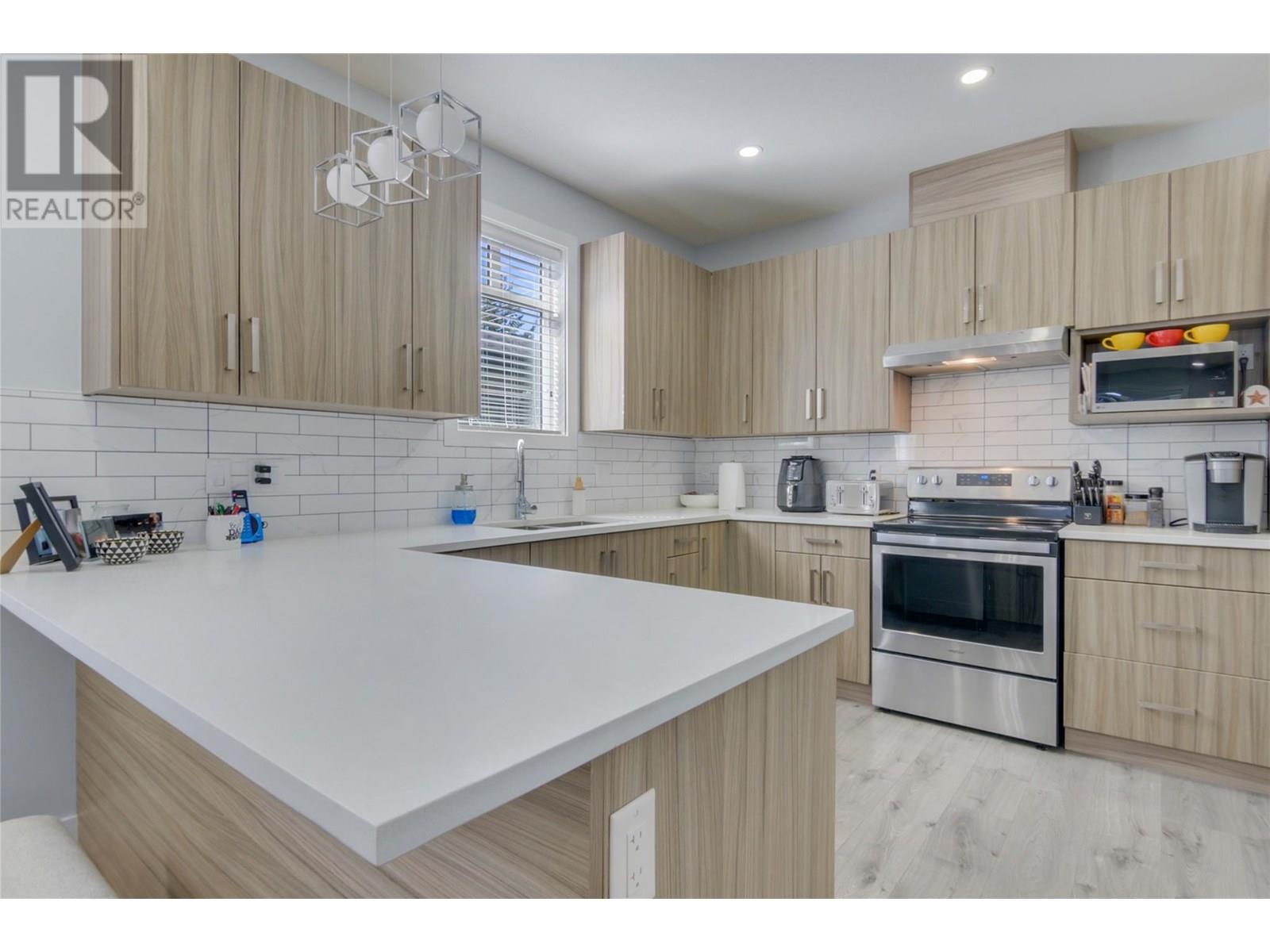 Photo 6 of 825 Cadder Avenue Unit 3, Kelowna BC