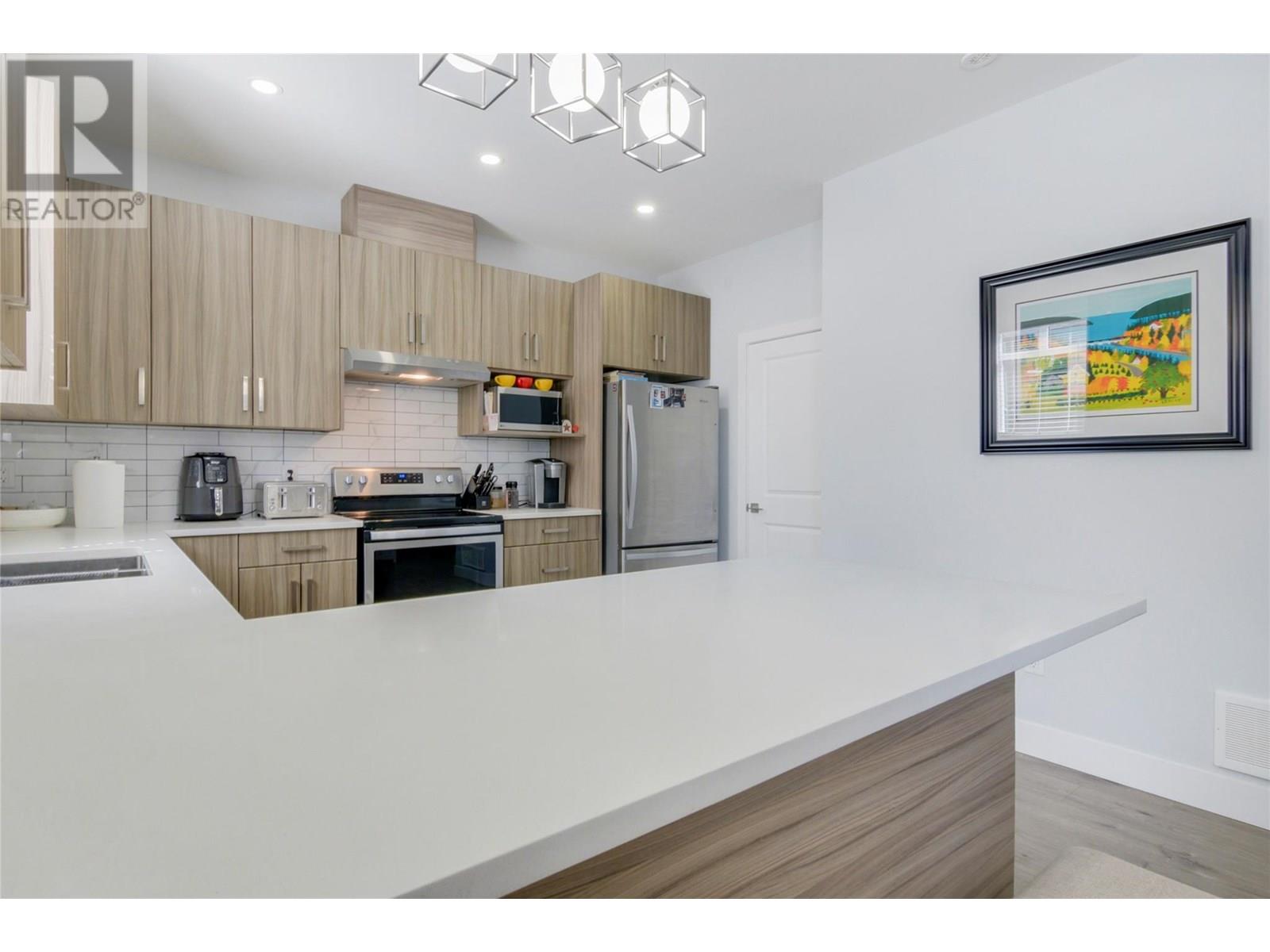 Photo 7 of 825 Cadder Avenue Unit 3, Kelowna BC