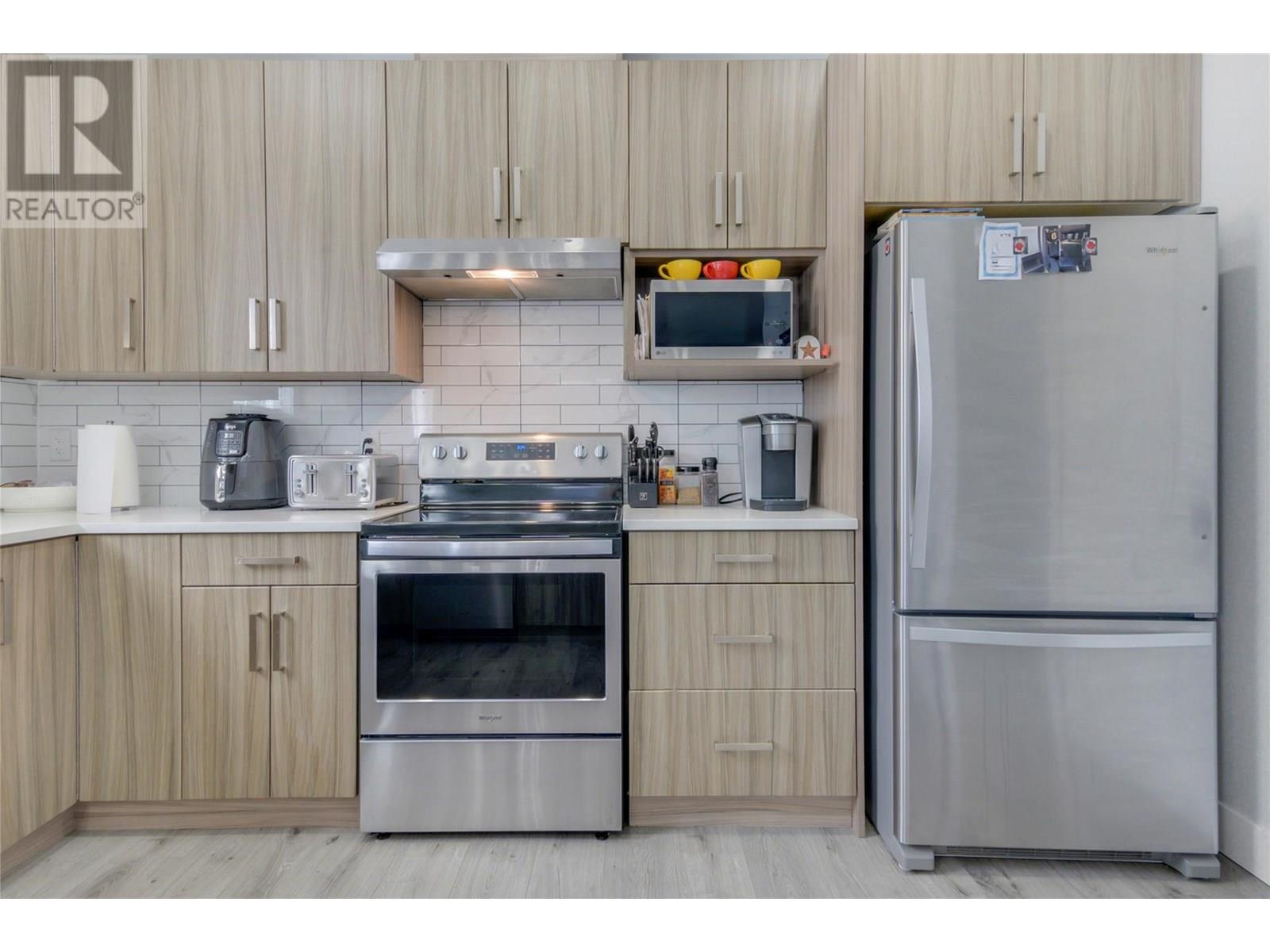 Photo 9 of 825 Cadder Avenue Unit 3, Kelowna BC