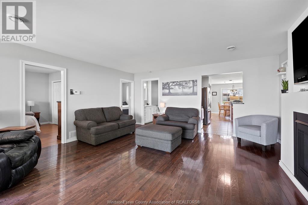 Photo 10 of 451 Charron Beach Road, Lakeshore ON