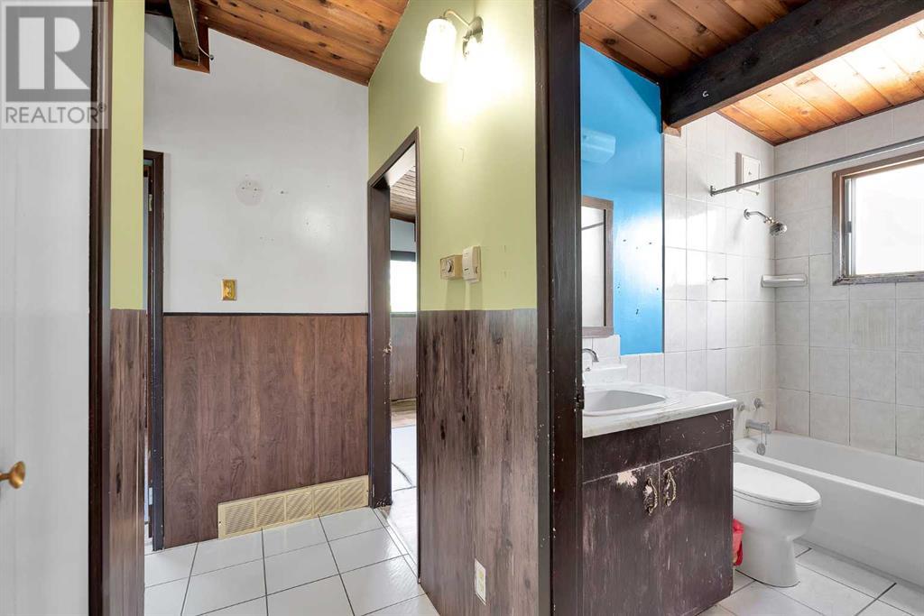 Single Family House Bi-level for Sale in   Street NW Bowness Calgary 