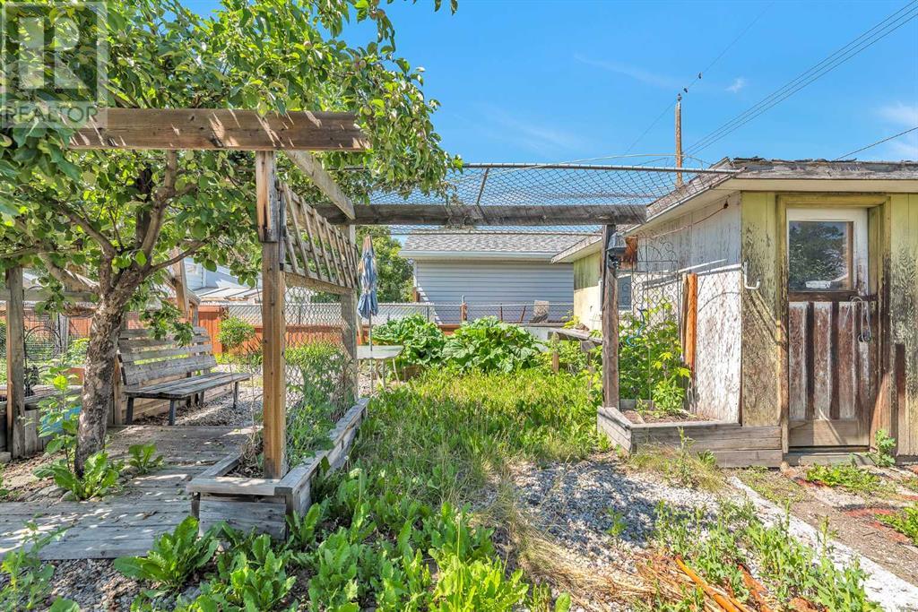 Single Family House Bi-level for Sale in   Street NW Bowness Calgary 