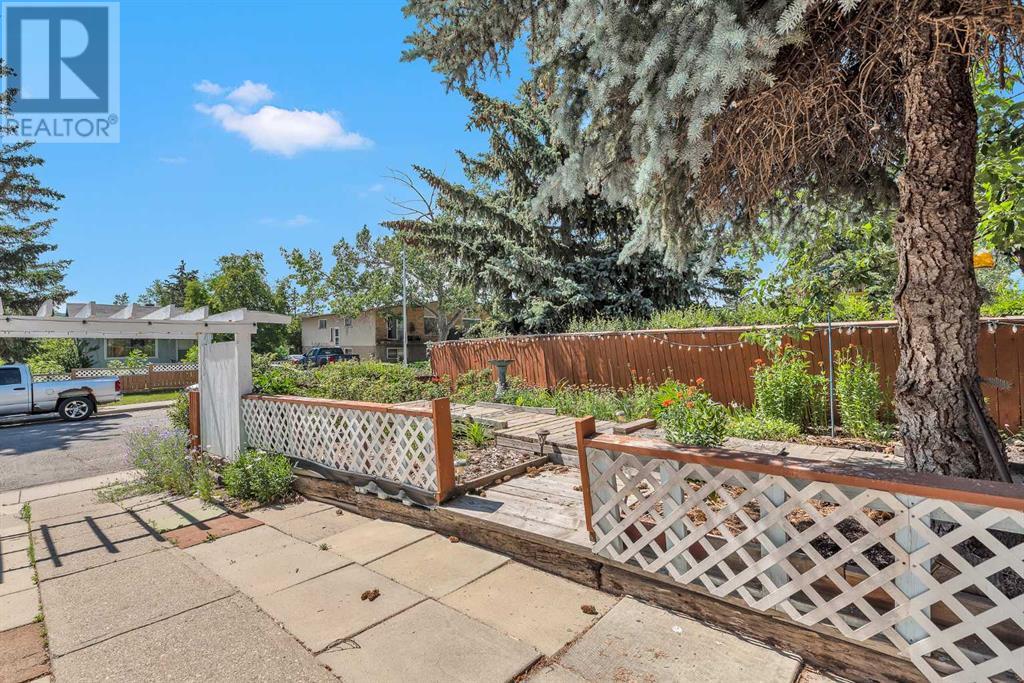 Single Family House Bi-level for Sale in   Street NW Bowness Calgary 