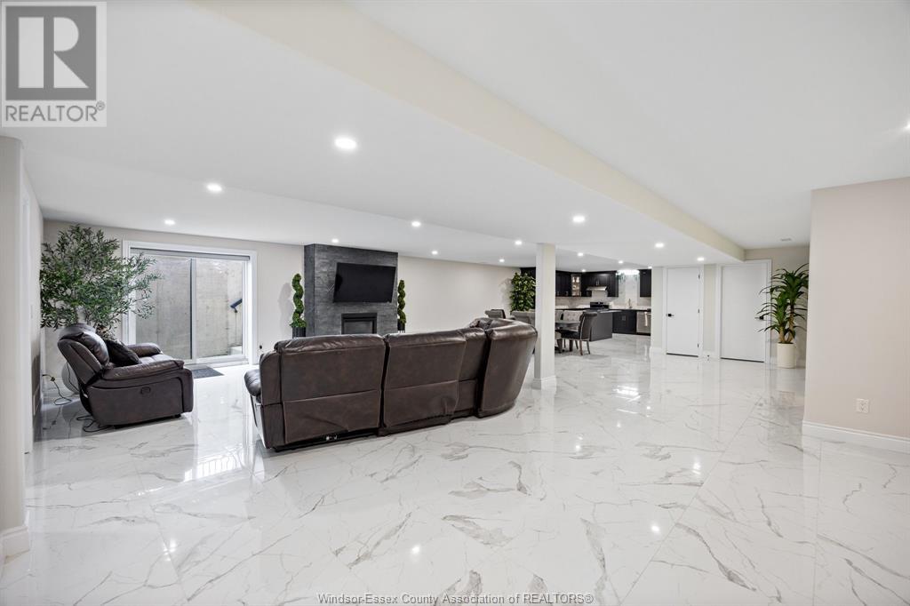 Photo 36 of 19 Emily Avenue, Kingsville ON