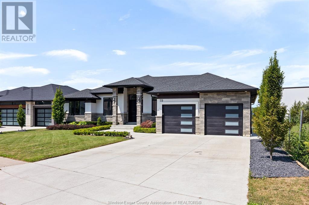 Photo 2 of 19 Emily Avenue, Kingsville ON