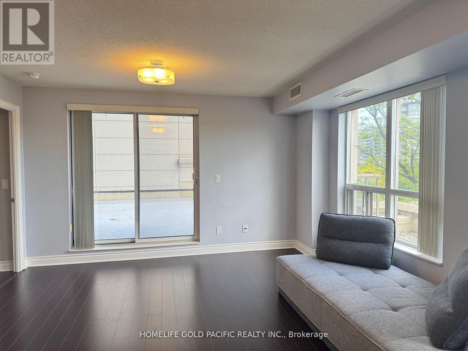 Photo 10 of 207 37 Galleria Parkway, Markham ON