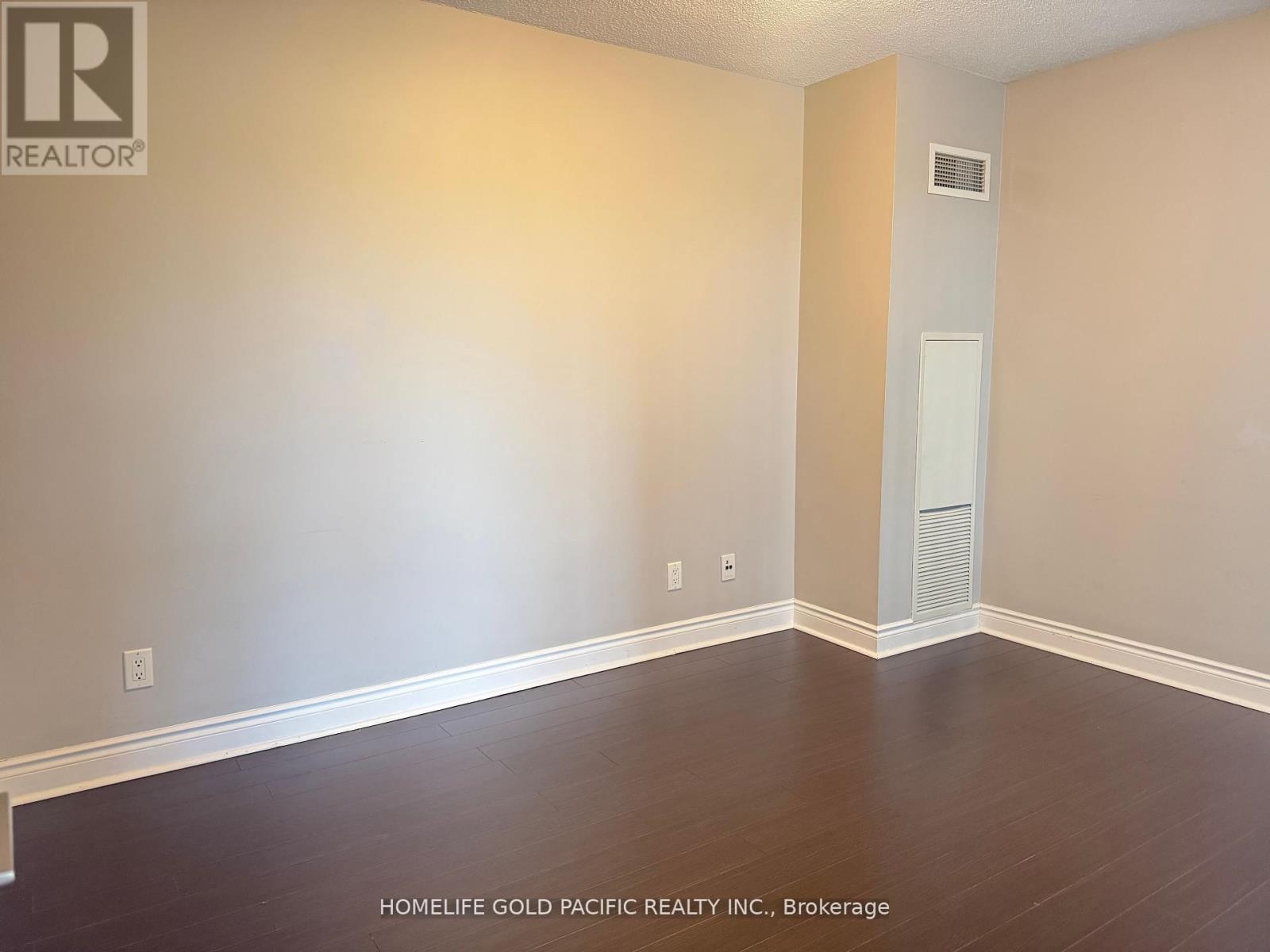 Photo 12 of 207 37 Galleria Parkway, Markham ON