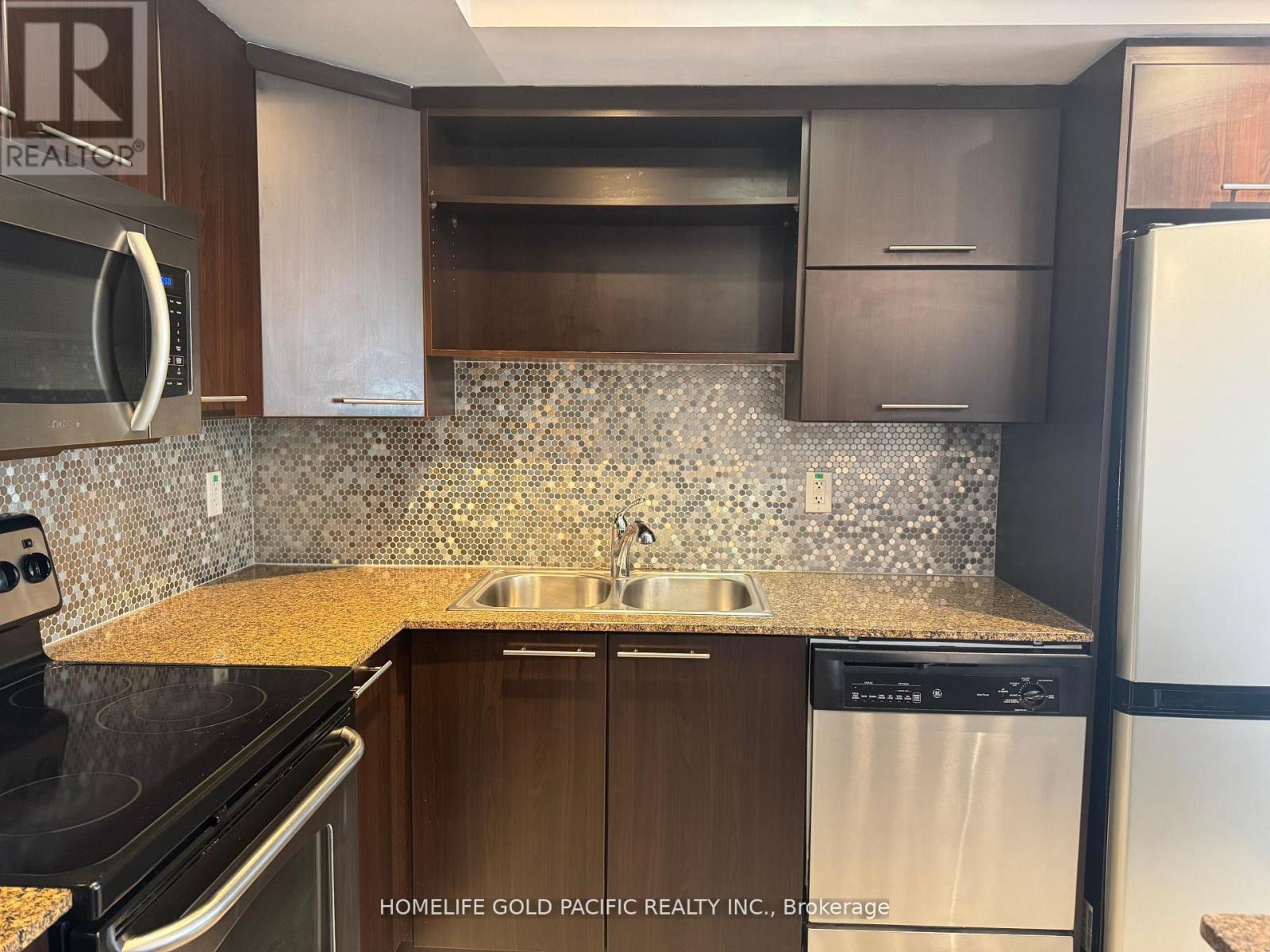 Photo 2 of 207 37 Galleria Parkway, Markham ON