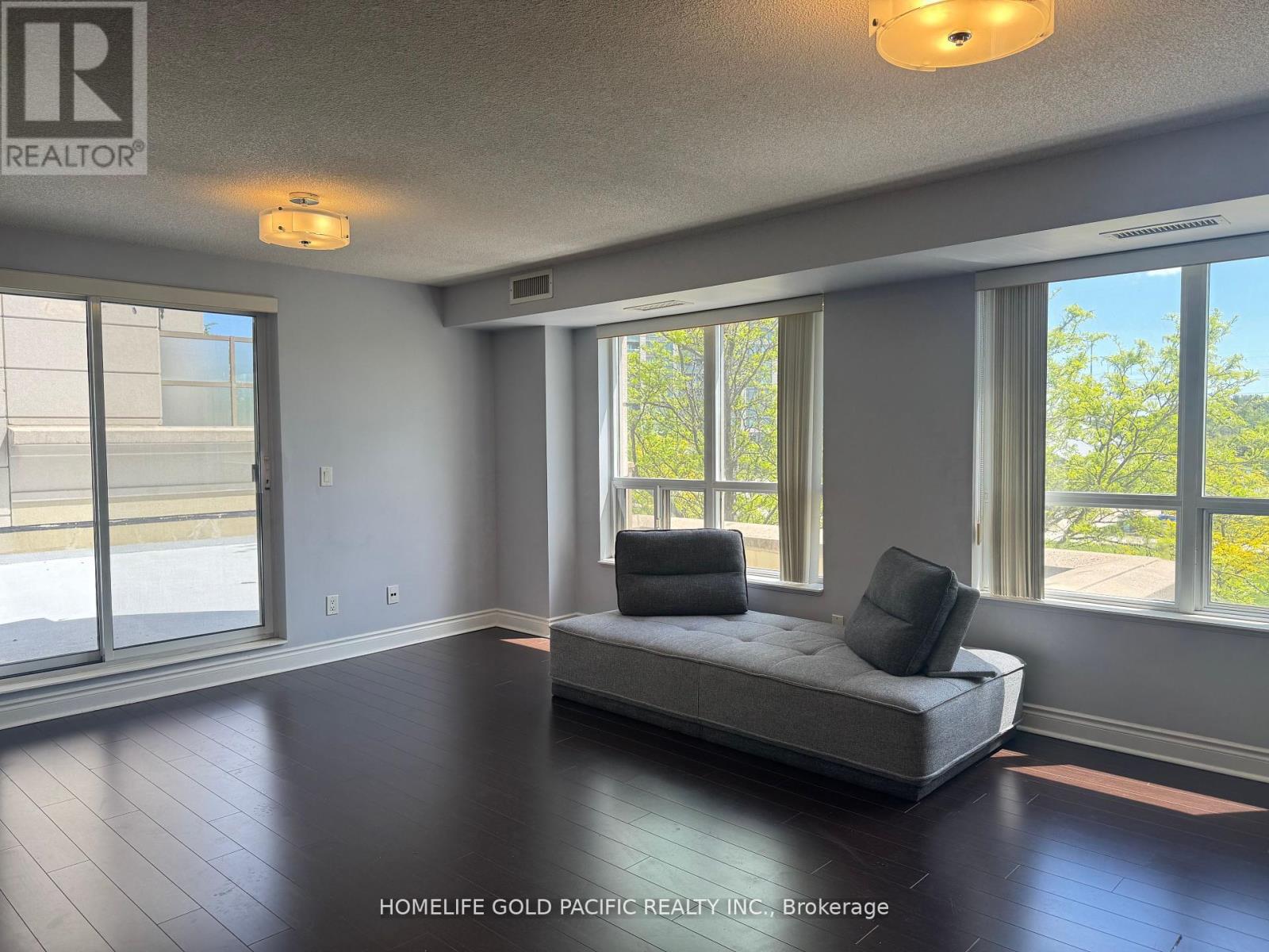 Photo 9 of 207 37 Galleria Parkway, Markham ON