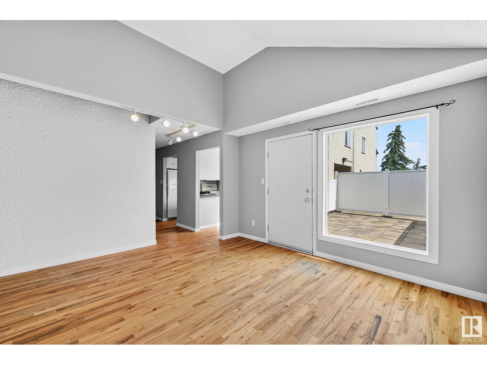 Photo 21 of 37 Lancaster Tc Nw, Edmonton AB