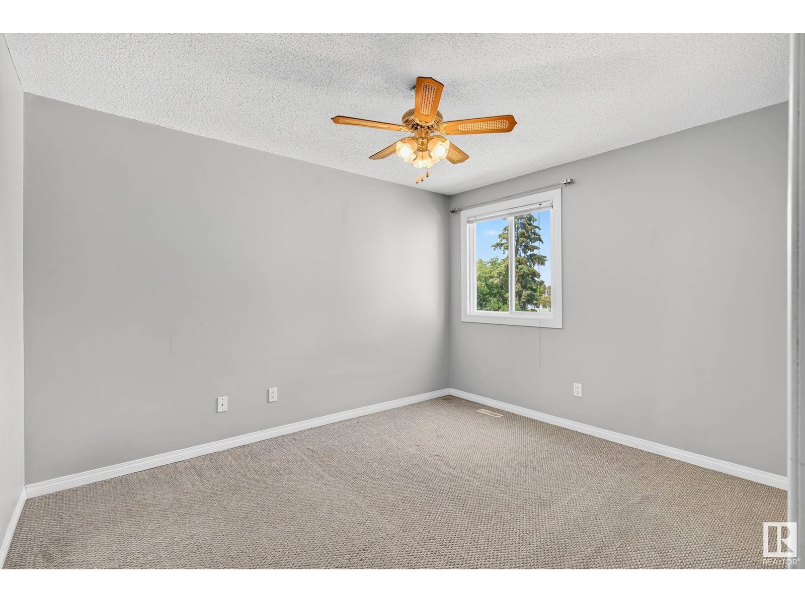 Photo 32 of 37 Lancaster Tc Nw, Edmonton AB
