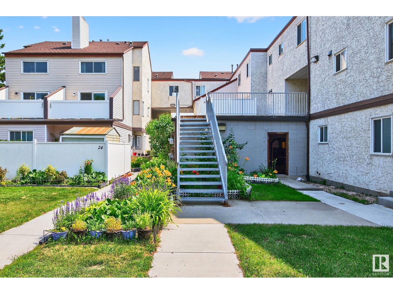 Photo 5 of 37 Lancaster Tc Nw, Edmonton AB