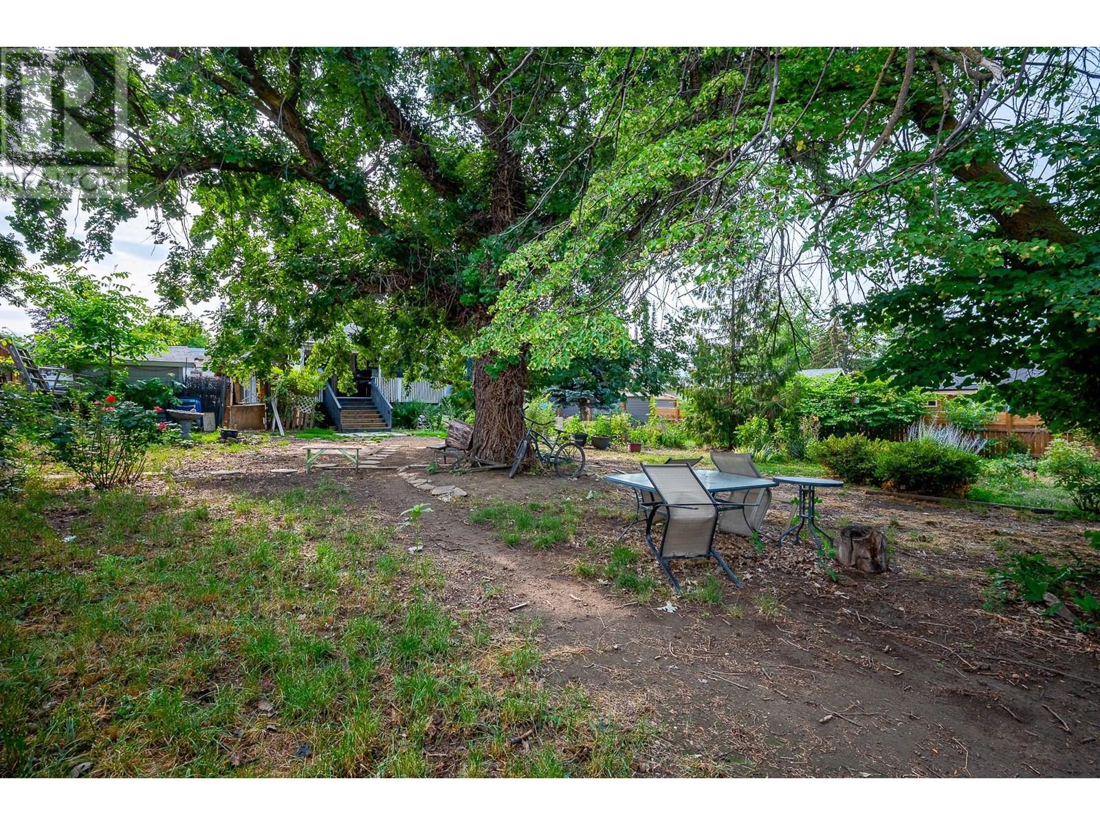 Photo 14 of 988 Glengarry Street, Kelowna BC