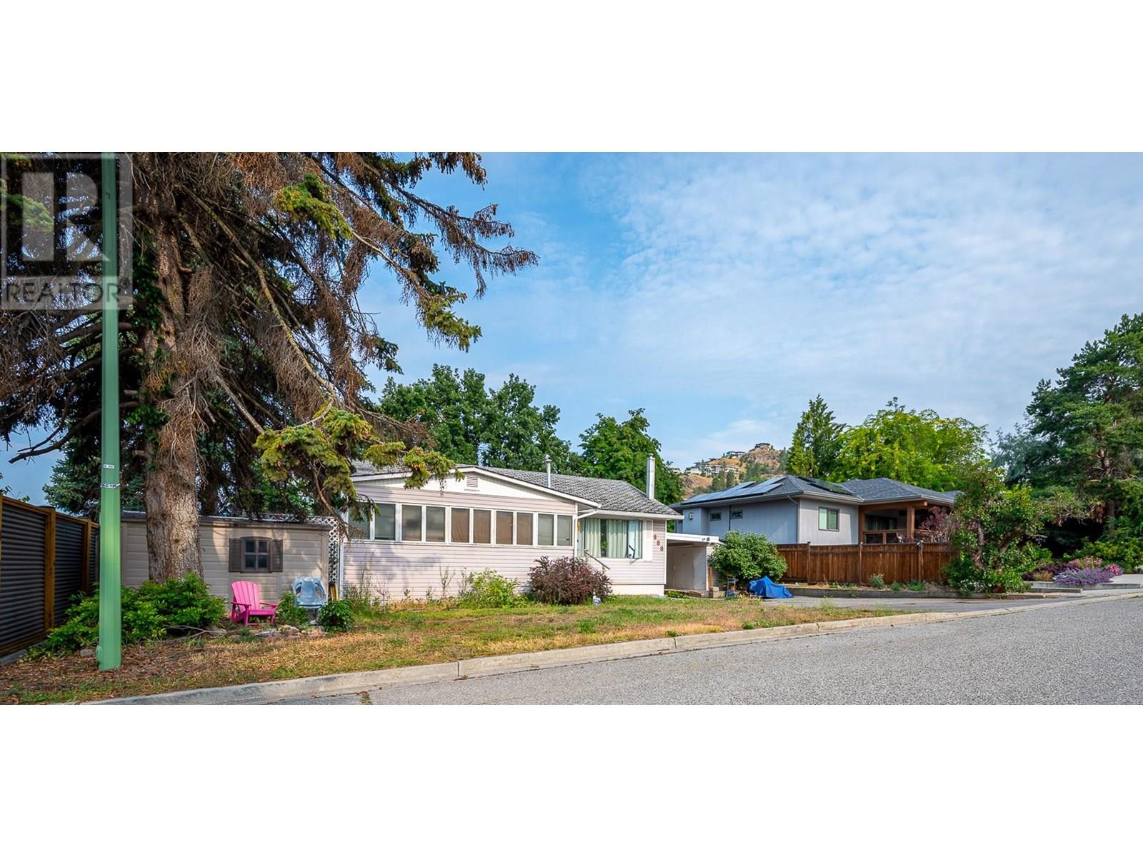Photo 16 of 988 Glengarry Street, Kelowna BC