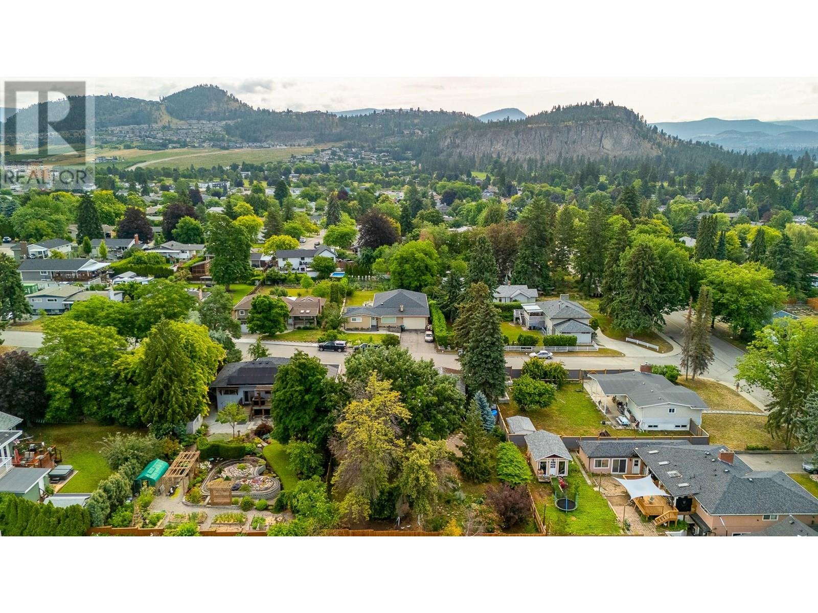Photo 23 of 988 Glengarry Street, Kelowna BC