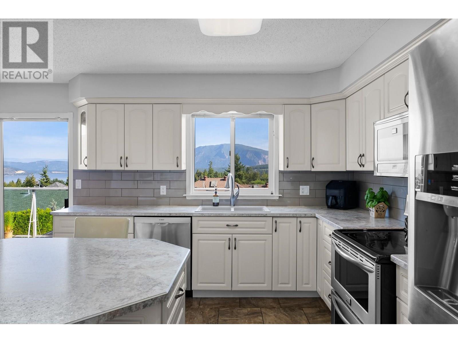 Photo 2 of 1801 2 Avenue Se, Salmon Arm BC
