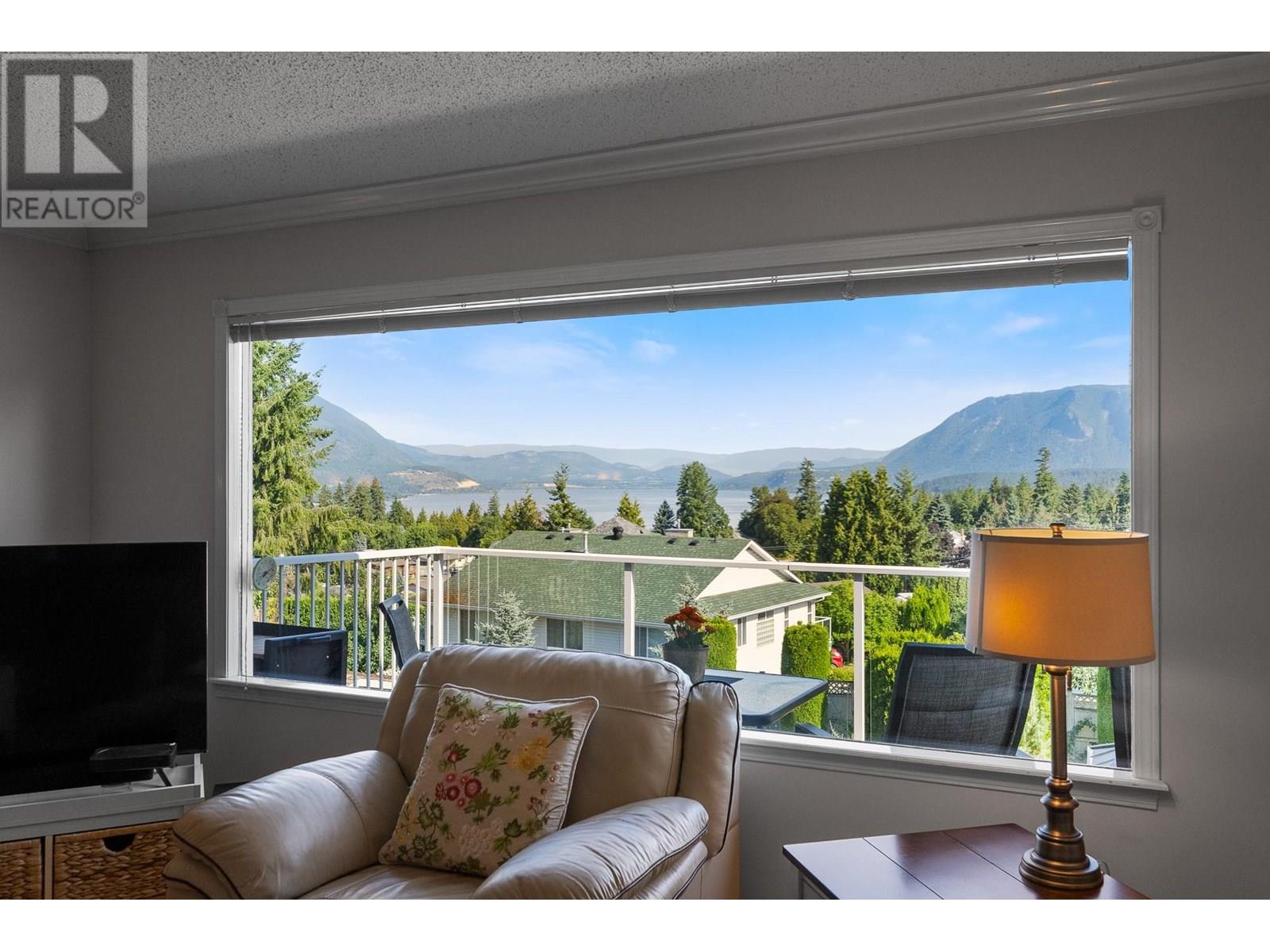 Photo 5 of 1801 2 Avenue Se, Salmon Arm BC