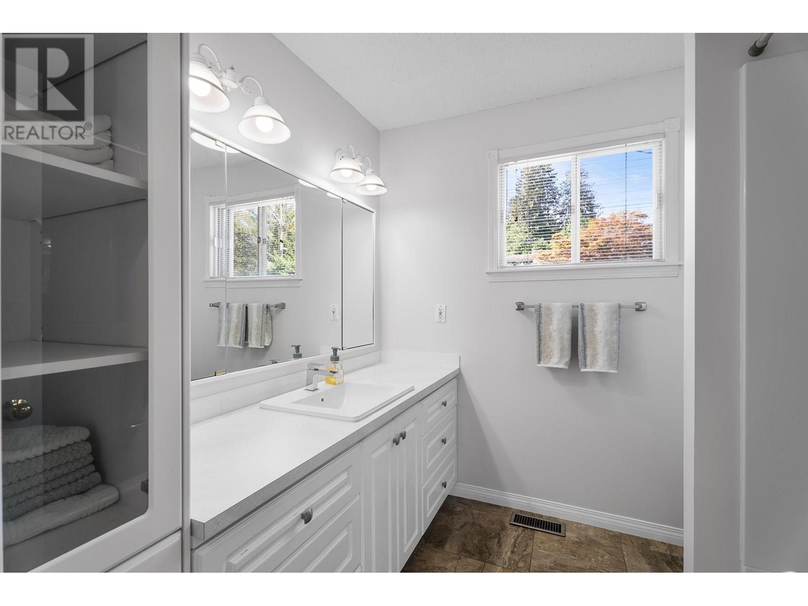 Photo 16 of 1801 2 Avenue Se, Salmon Arm BC