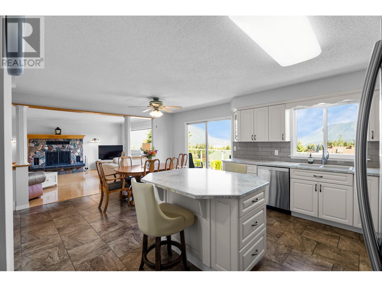 Photo 12 of 1801 2 Avenue Se, Salmon Arm BC
