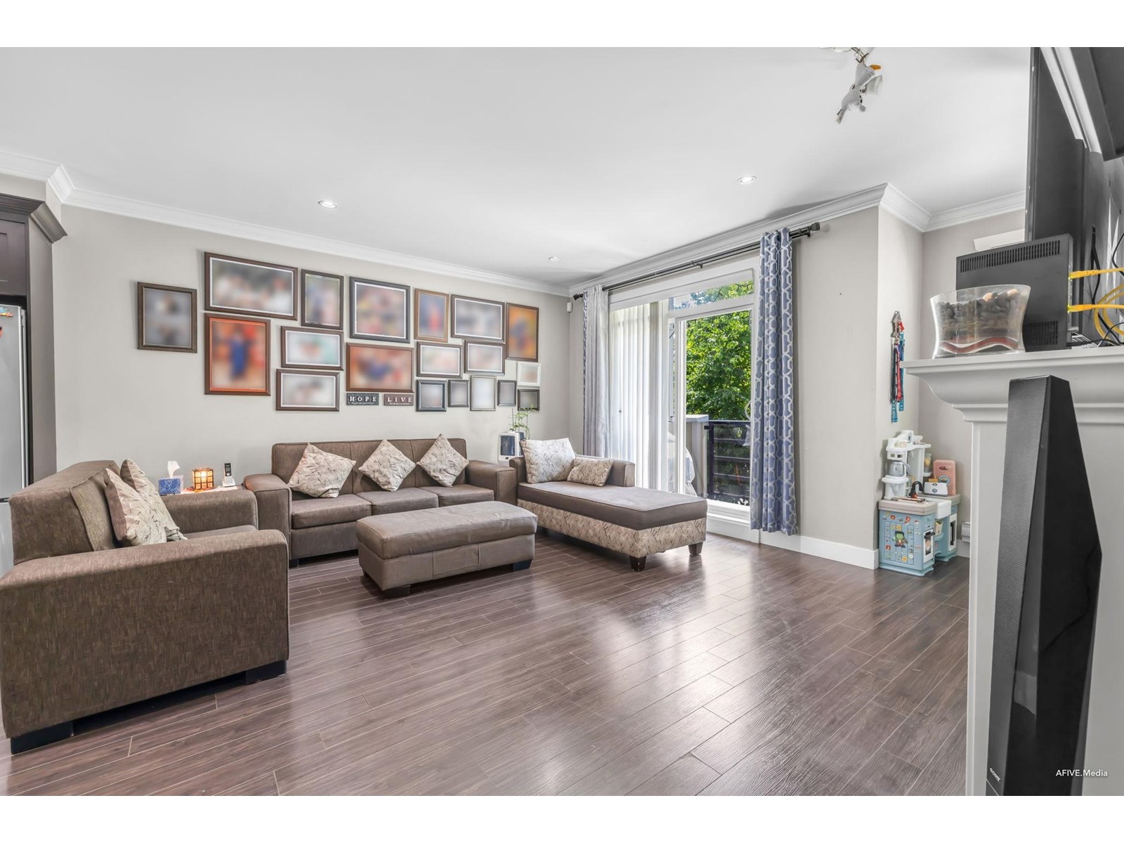 Photo 8 of 9 14285 64 Avenue, Surrey BC