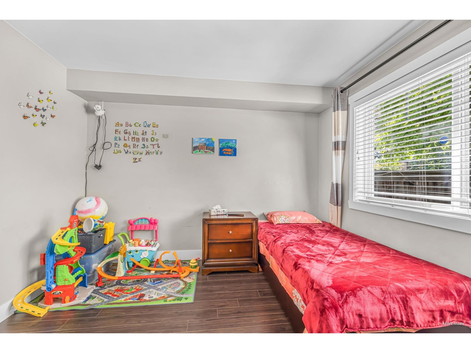 Photo 5 of 9 14285 64 Avenue, Surrey BC