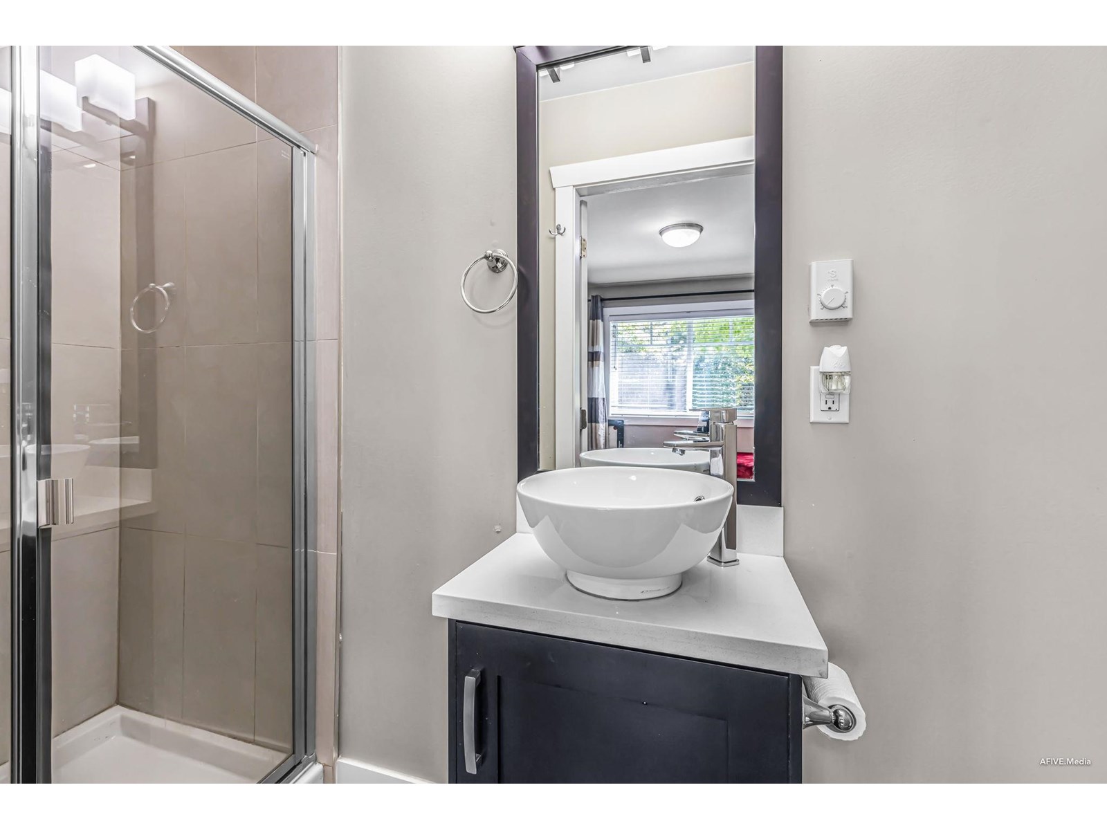 Photo 6 of 9 14285 64 Avenue, Surrey BC