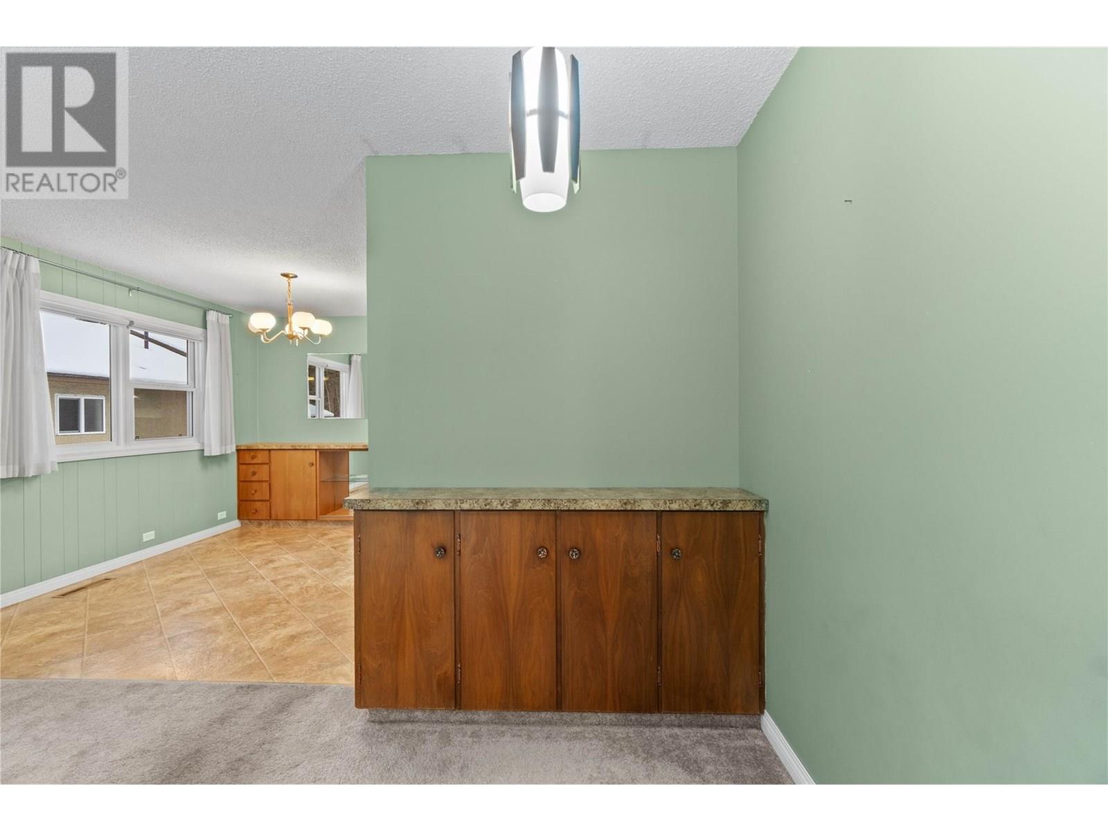 1115 Victoria Road W, Revelstoke