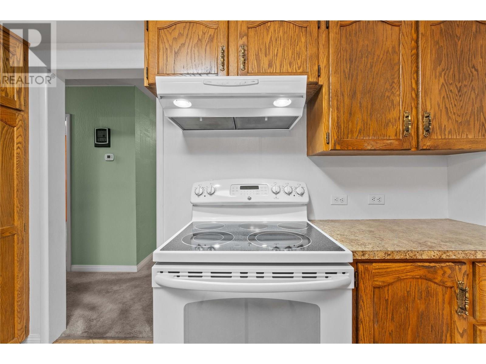 1115 Victoria Road W, Revelstoke