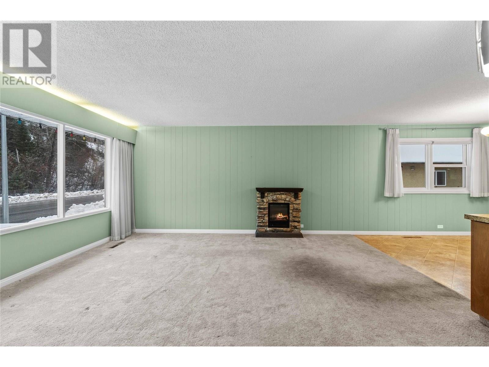 1115 Victoria Road W, Revelstoke