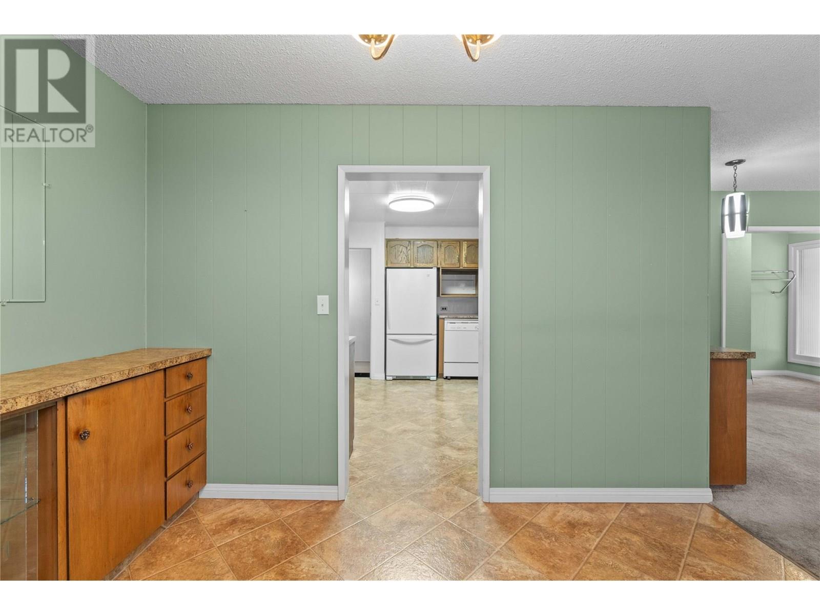 1115 Victoria Road W, Revelstoke