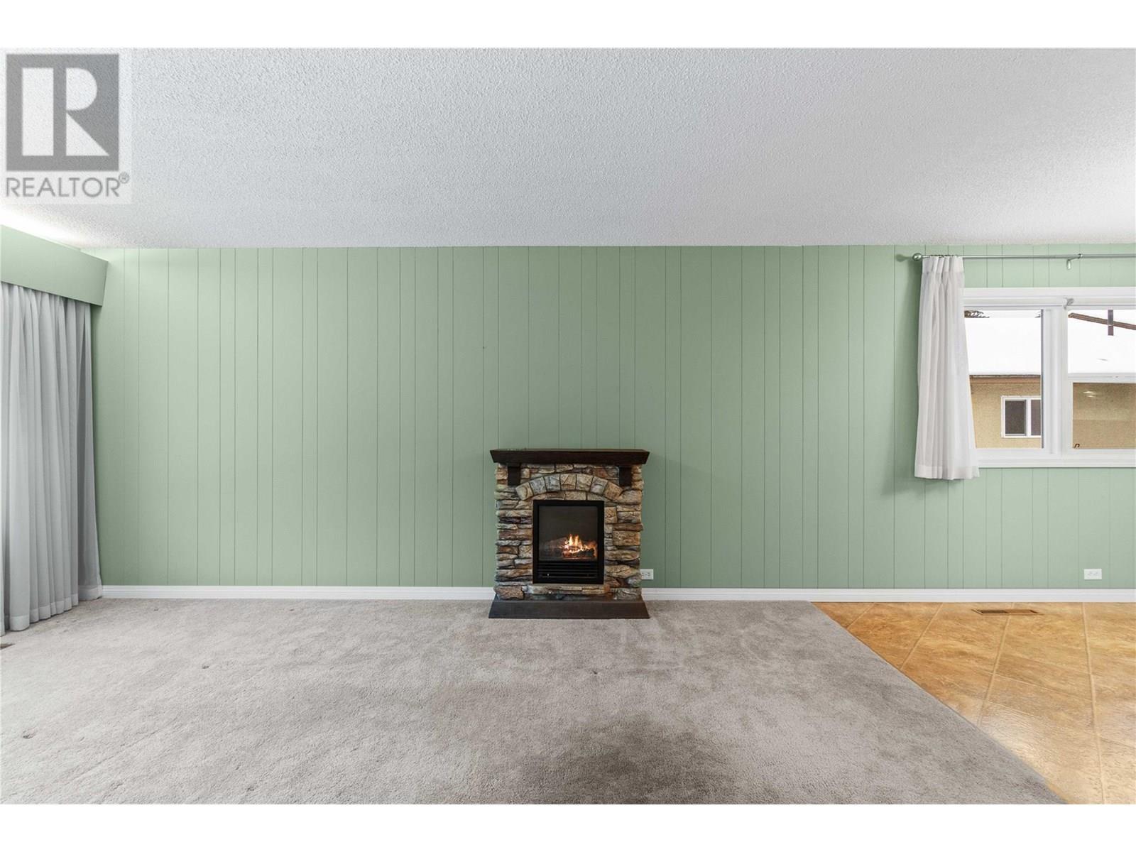 1115 Victoria Road W, Revelstoke