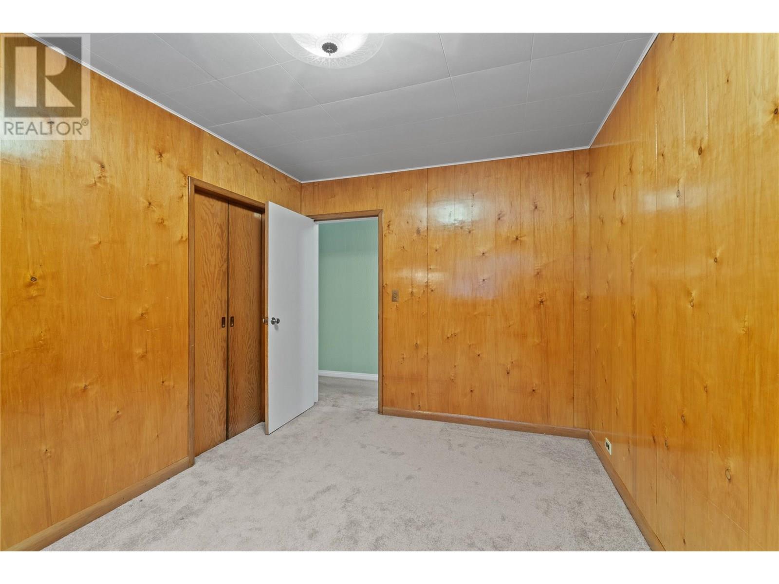 1115 Victoria Road W, Revelstoke
