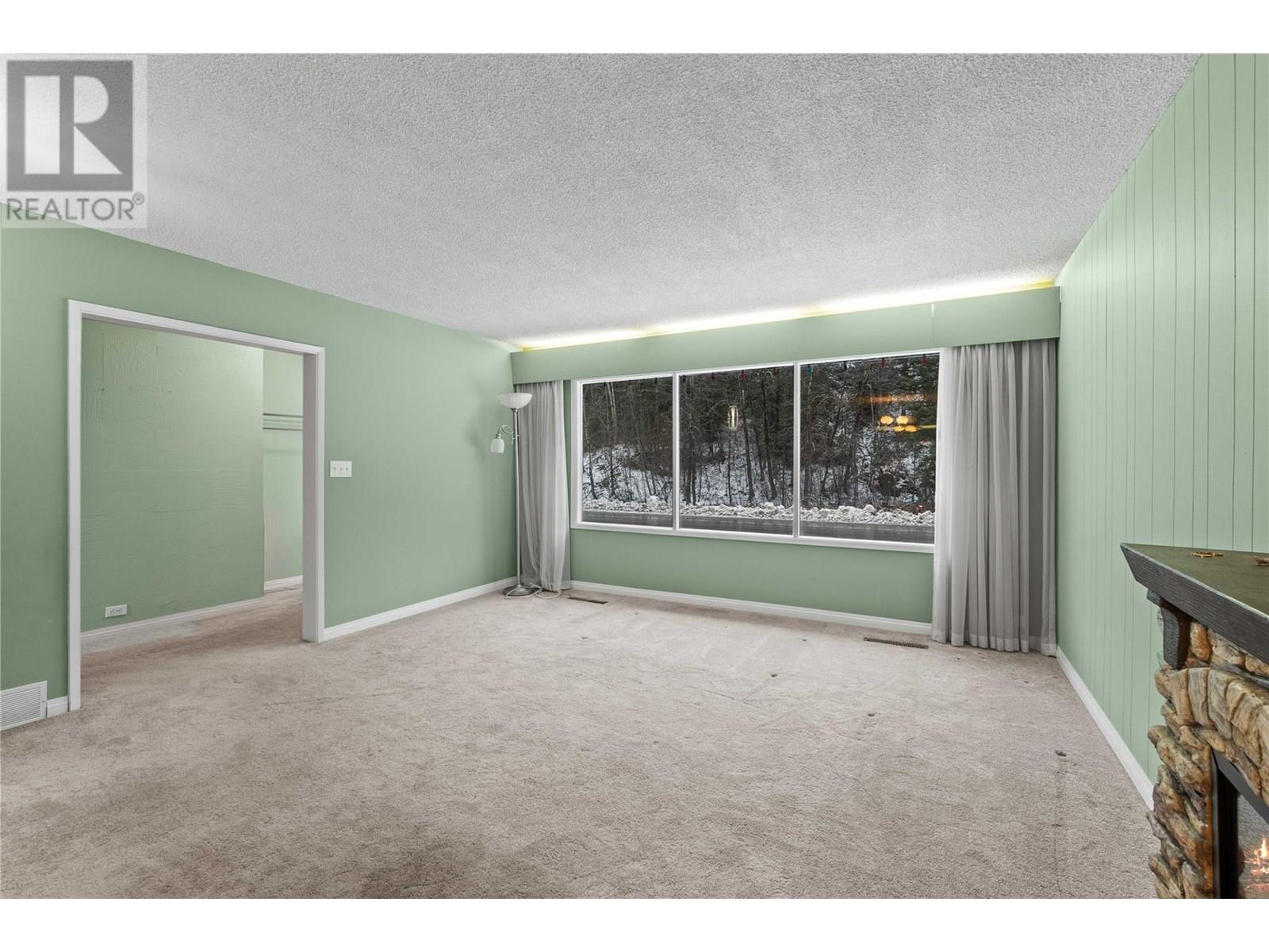 1115 Victoria Road W, Revelstoke