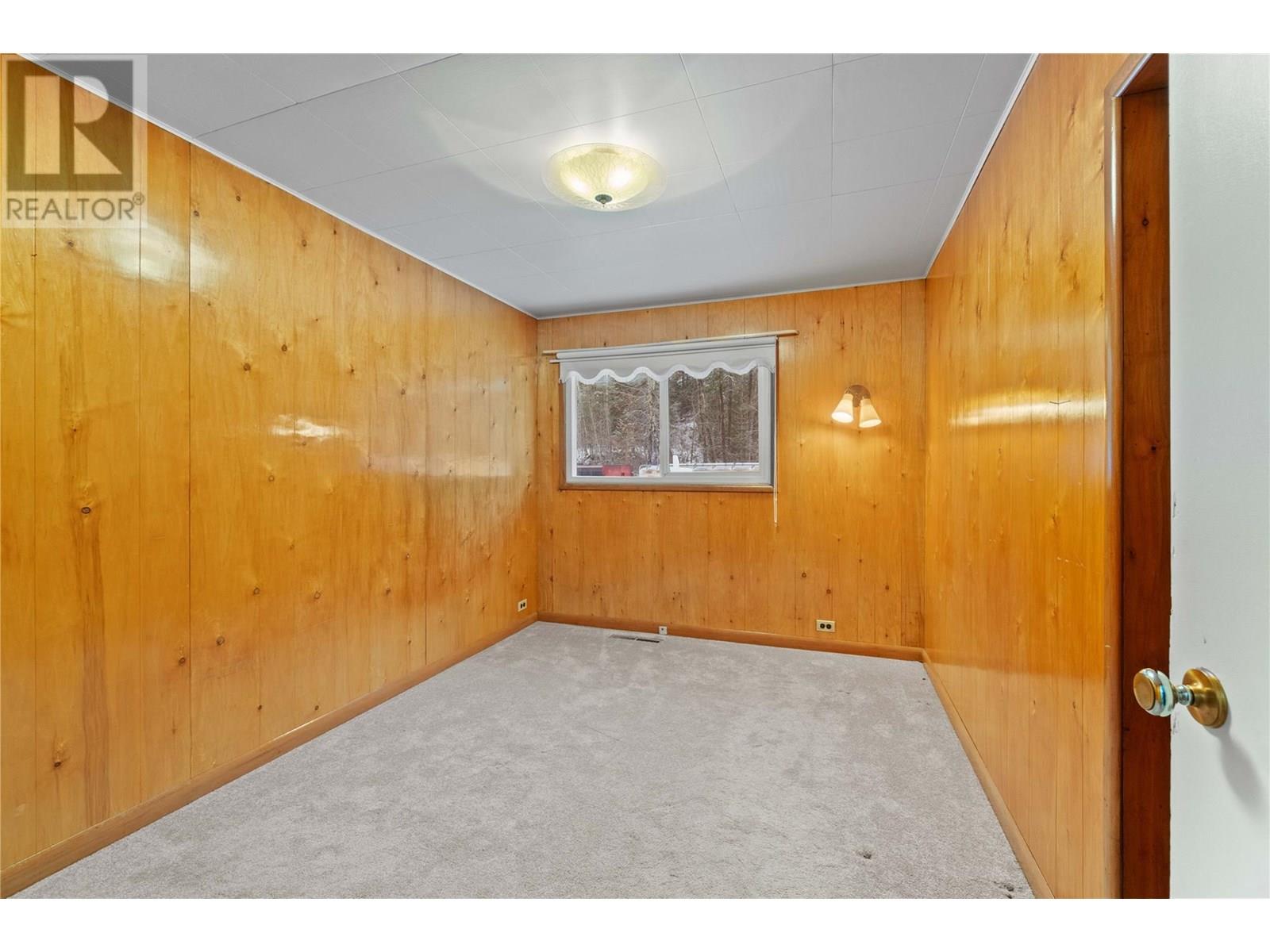 1115 Victoria Road W, Revelstoke