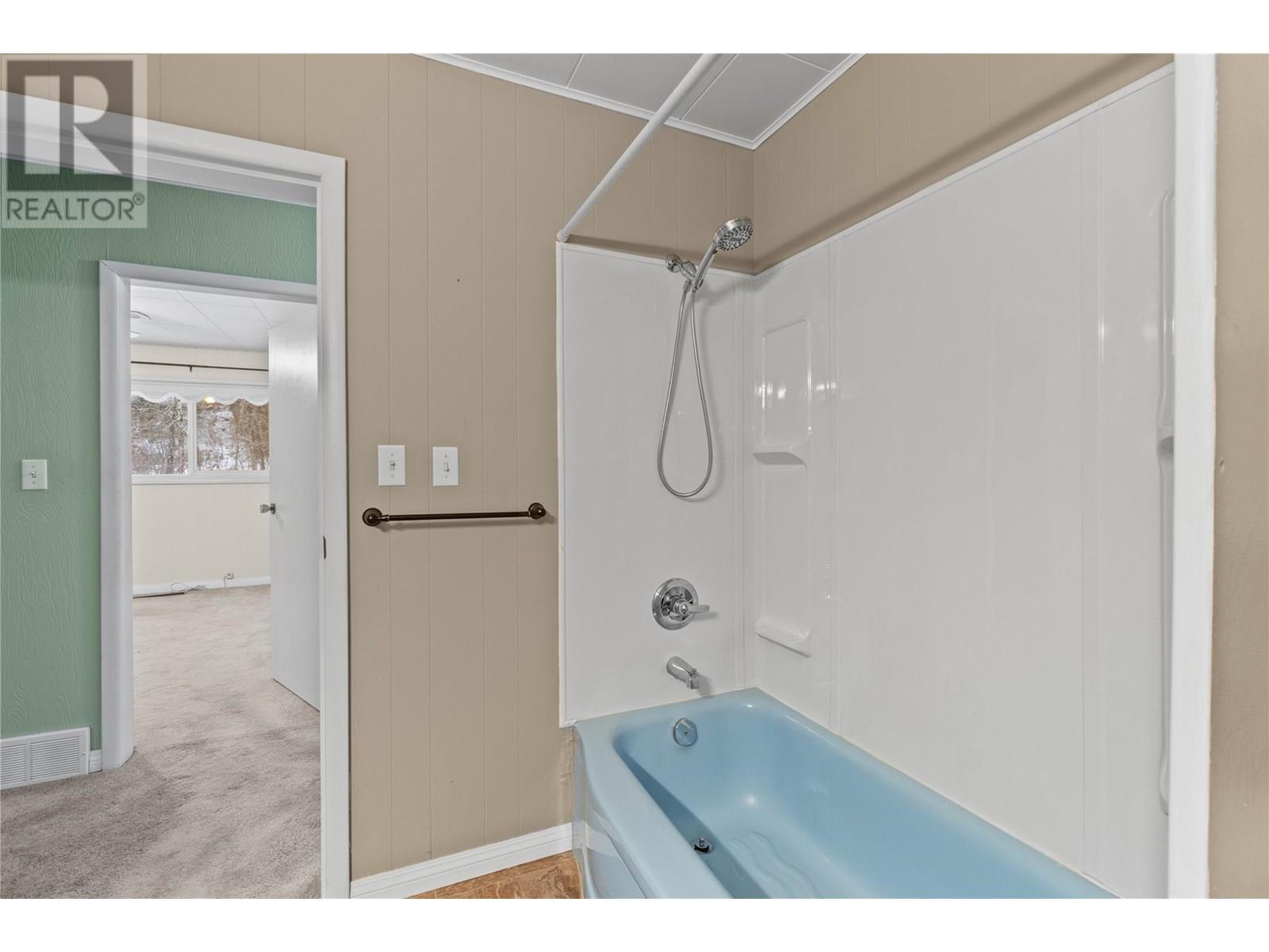 1115 Victoria Road W, Revelstoke