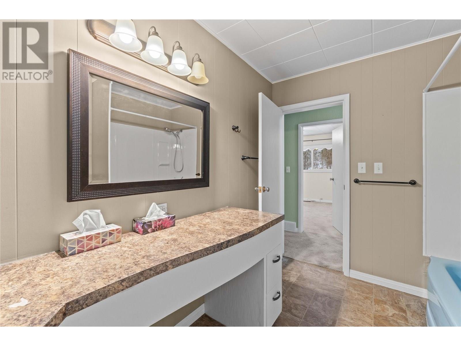 1115 Victoria Road W, Revelstoke