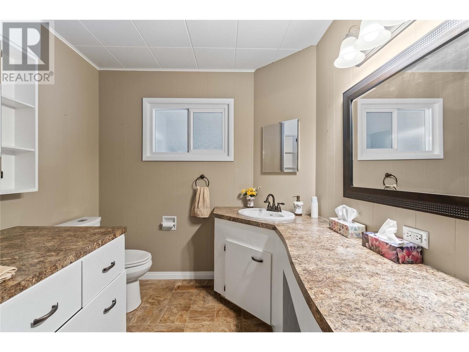 1115 Victoria Road W, Revelstoke