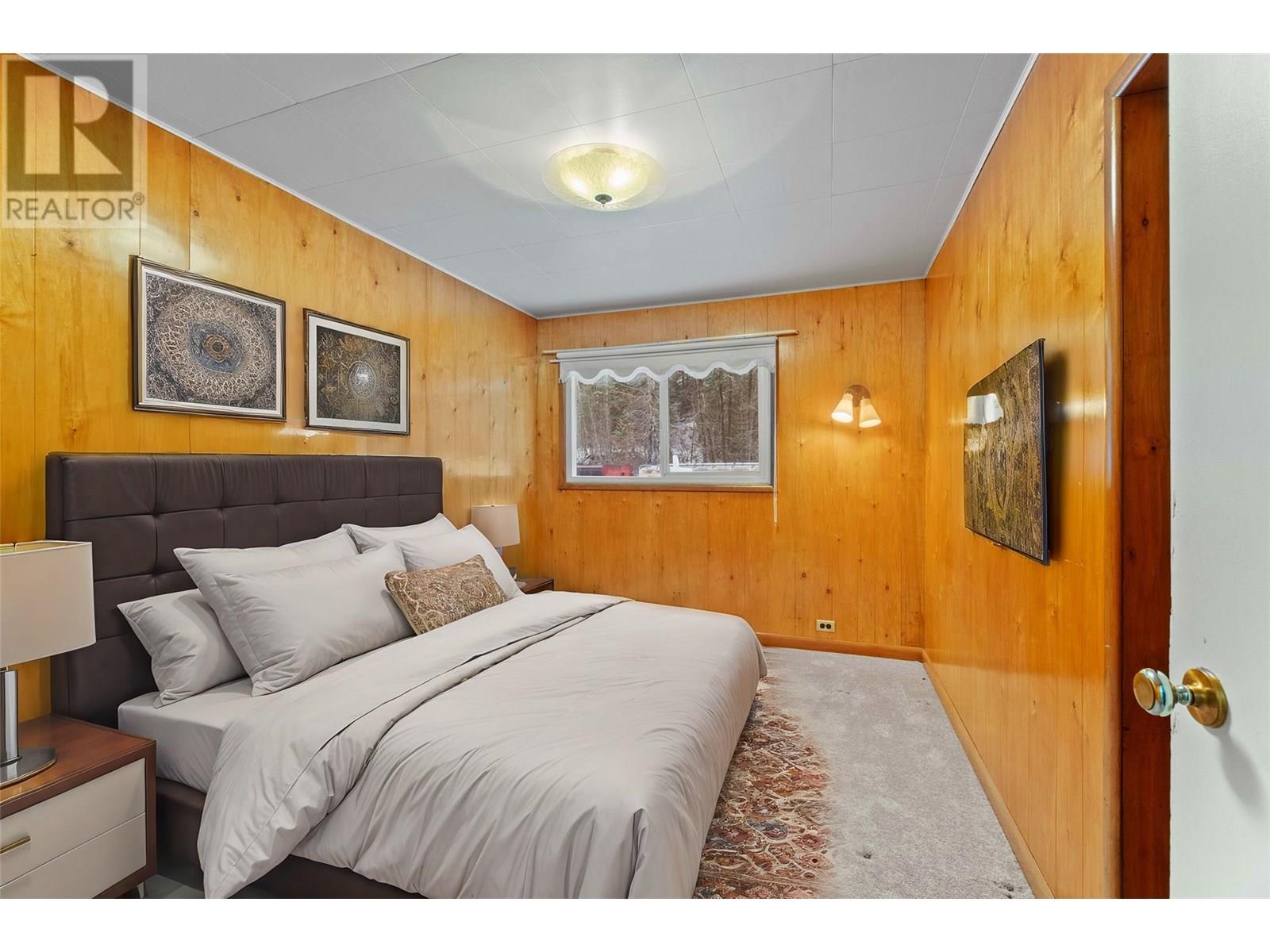1115 Victoria Road W, Revelstoke
