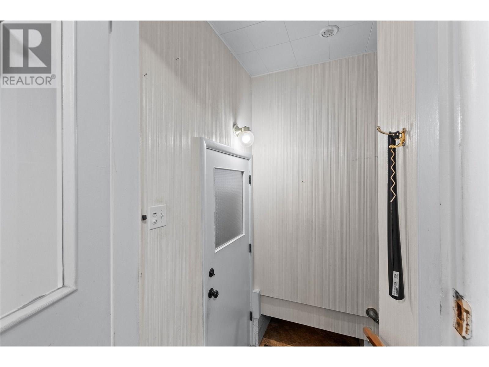 1115 Victoria Road W, Revelstoke