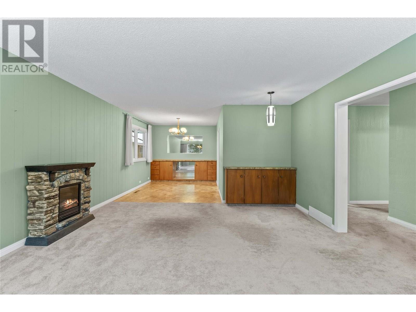 1115 Victoria Road W, Revelstoke
