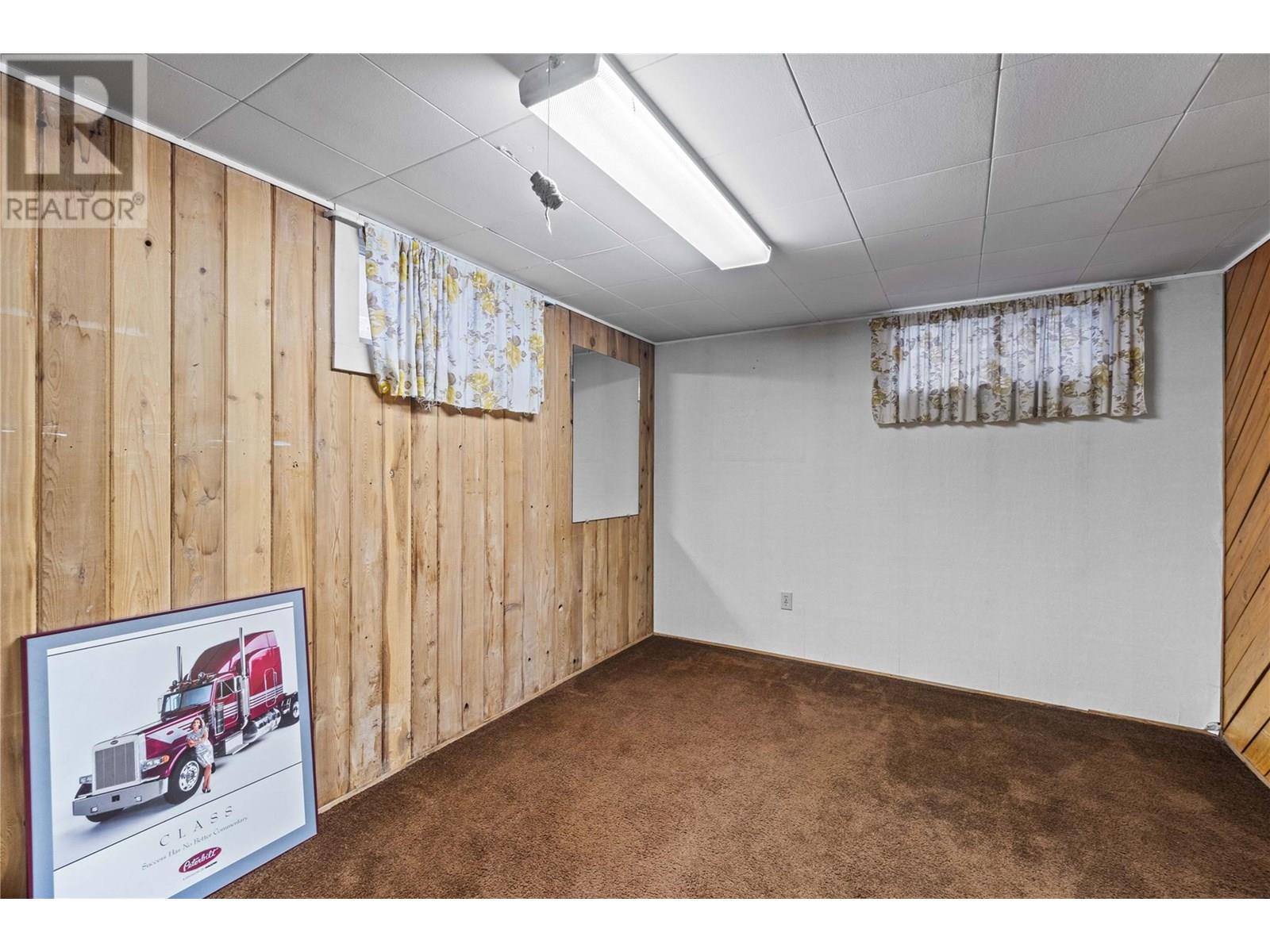 1115 Victoria Road W, Revelstoke