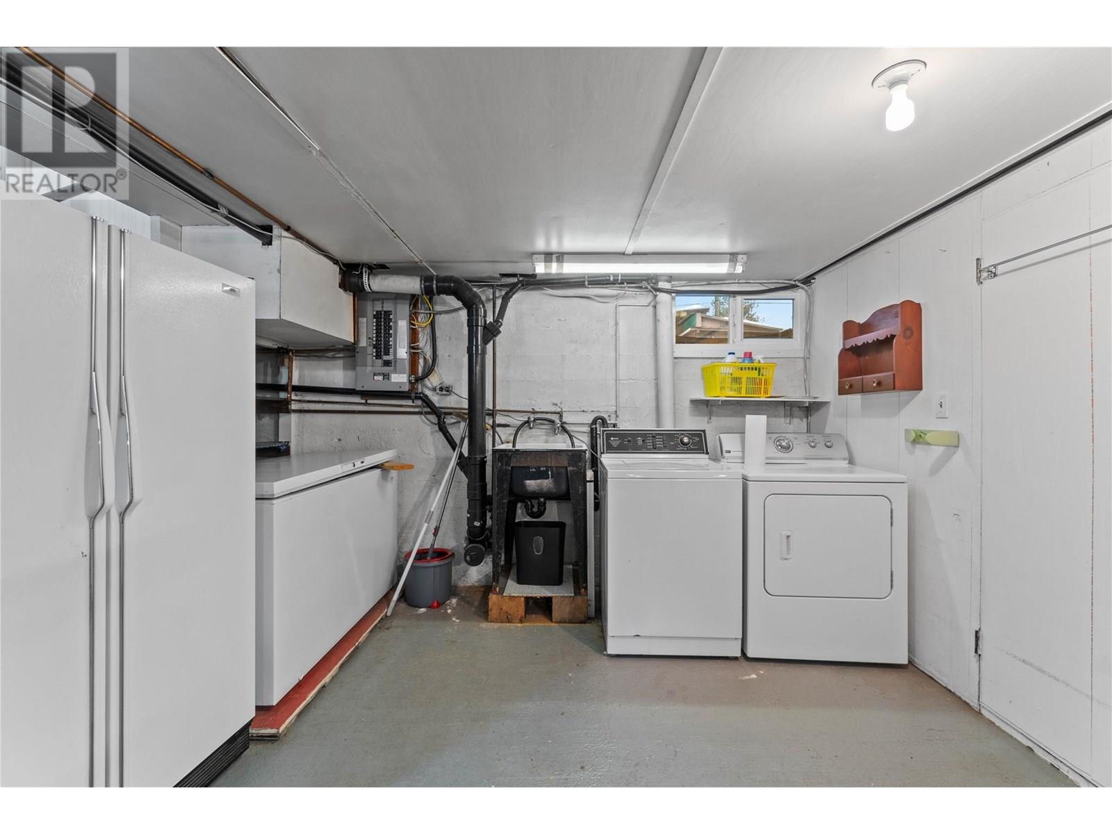 1115 Victoria Road W, Revelstoke