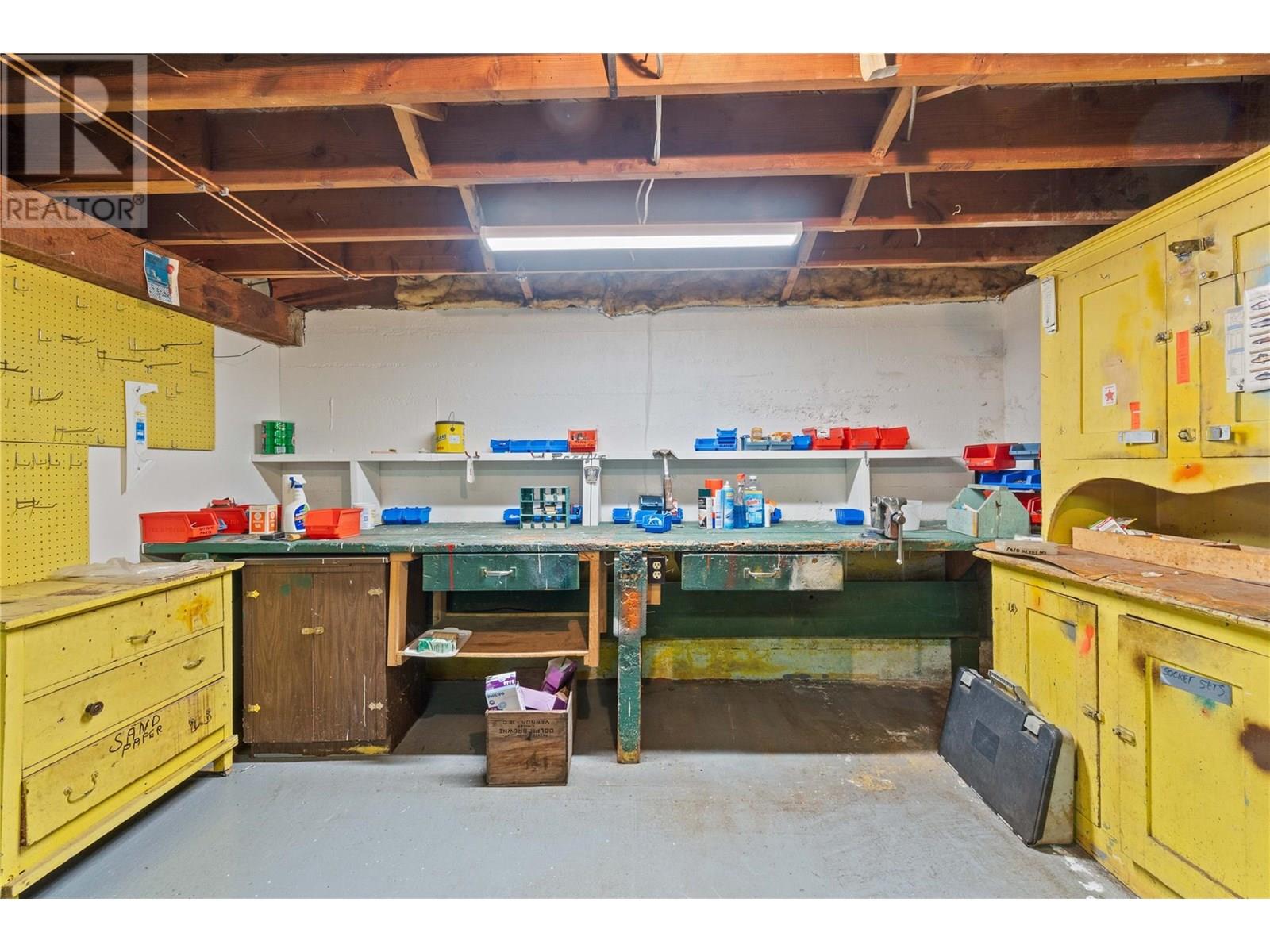 1115 Victoria Road W, Revelstoke