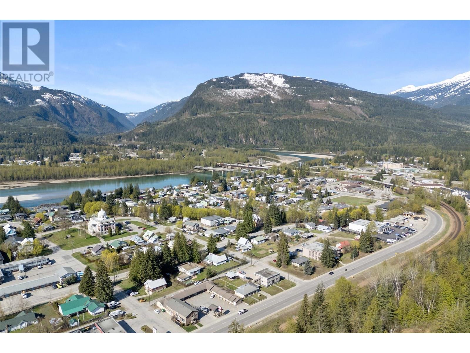 1115 Victoria Road W, Revelstoke