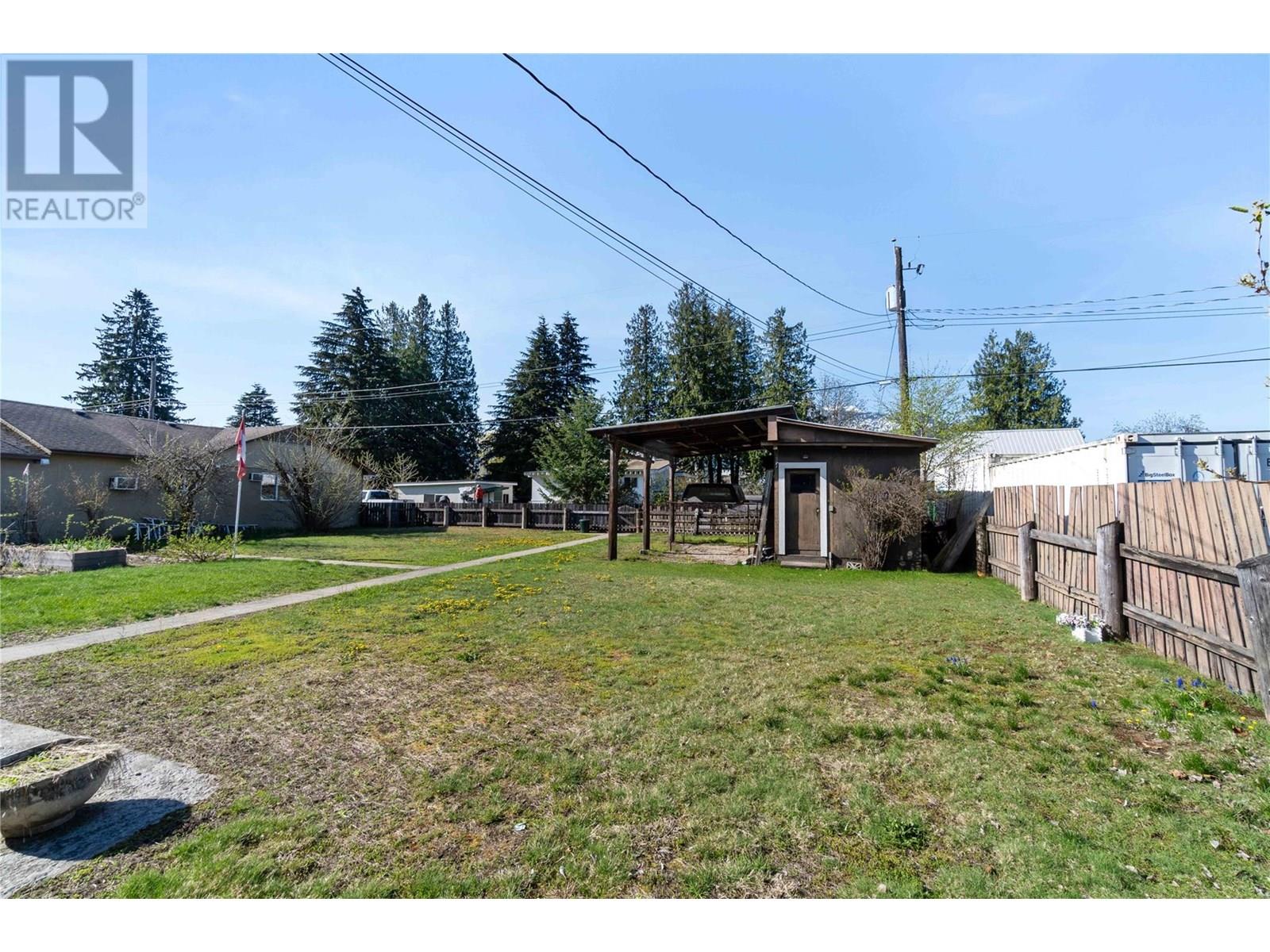 1115 Victoria Road W, Revelstoke