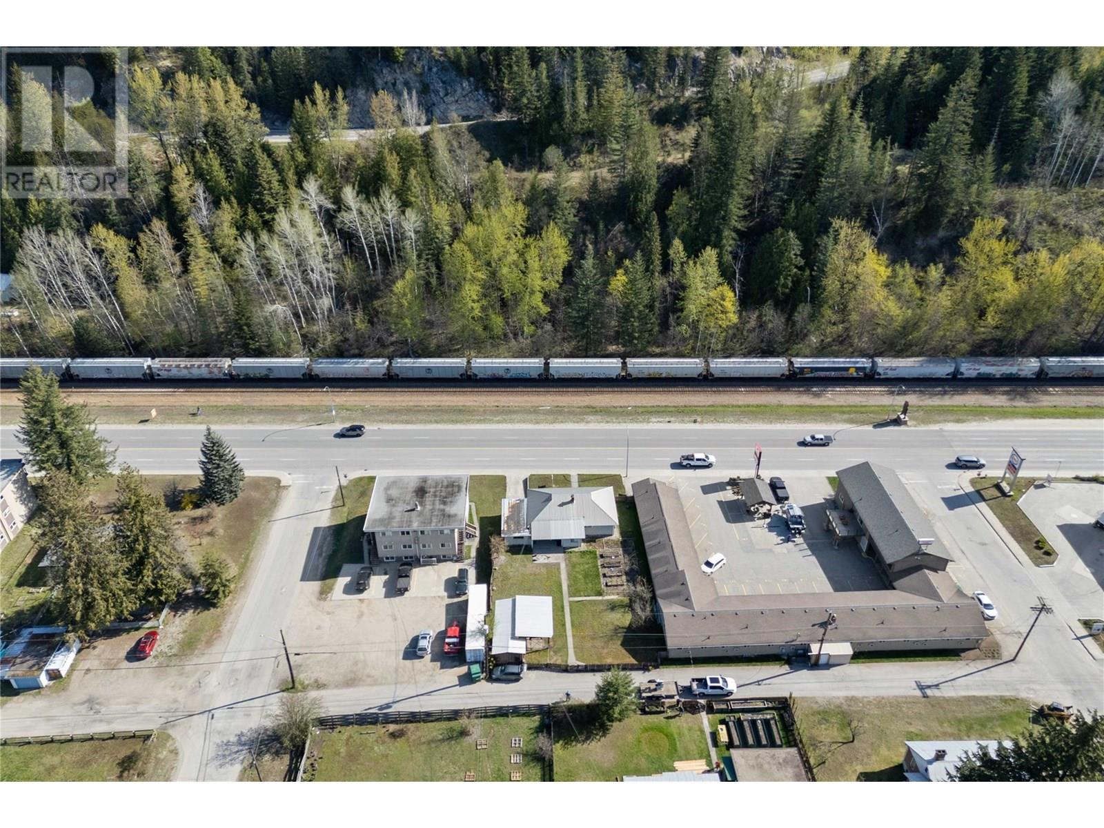 1115 Victoria Road W, Revelstoke