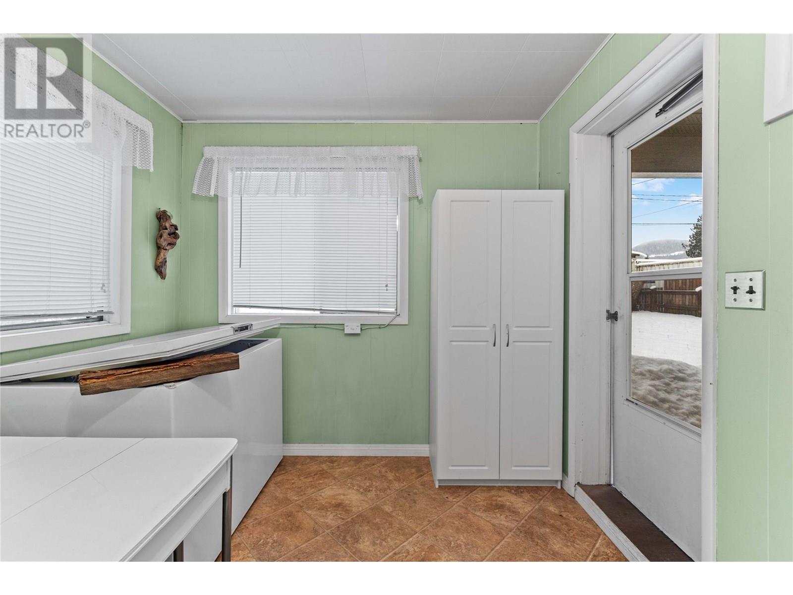 1115 Victoria Road W, Revelstoke