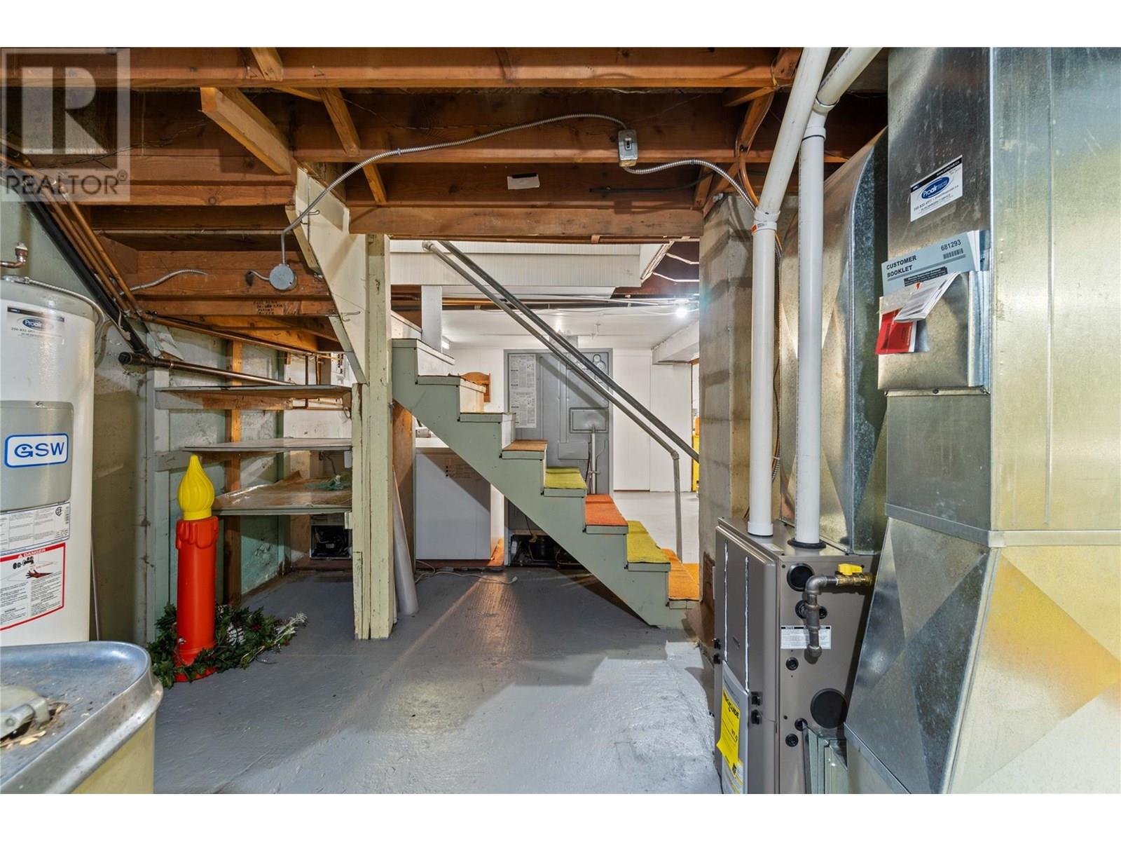1115 Victoria Road W, Revelstoke