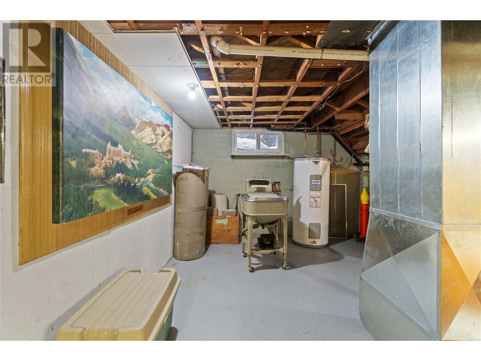 1115 Victoria Road W, Revelstoke