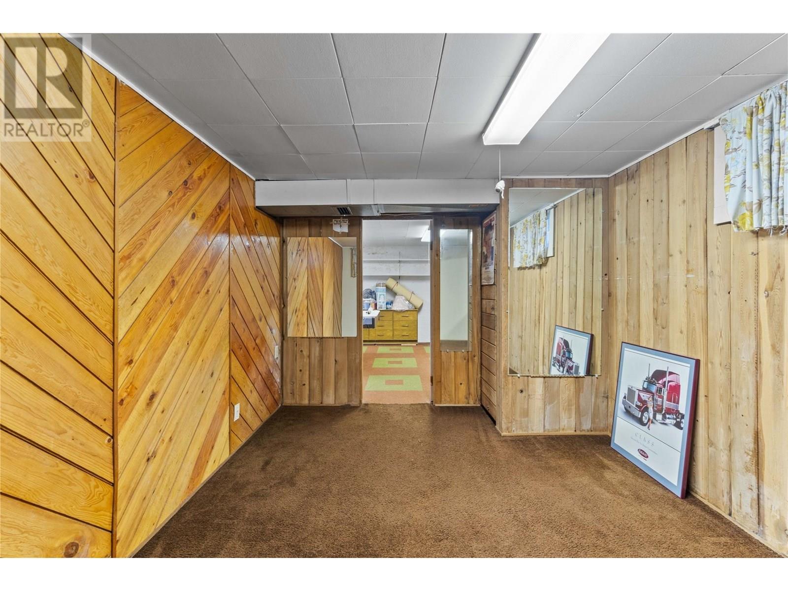 1115 Victoria Road W, Revelstoke